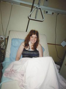 Janine im Krankenbett
